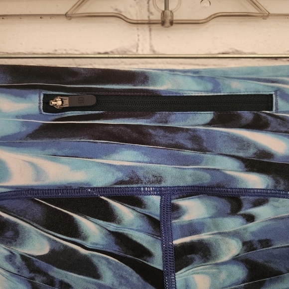 Lululemon Speed Up Crop - Picture 7 of 10